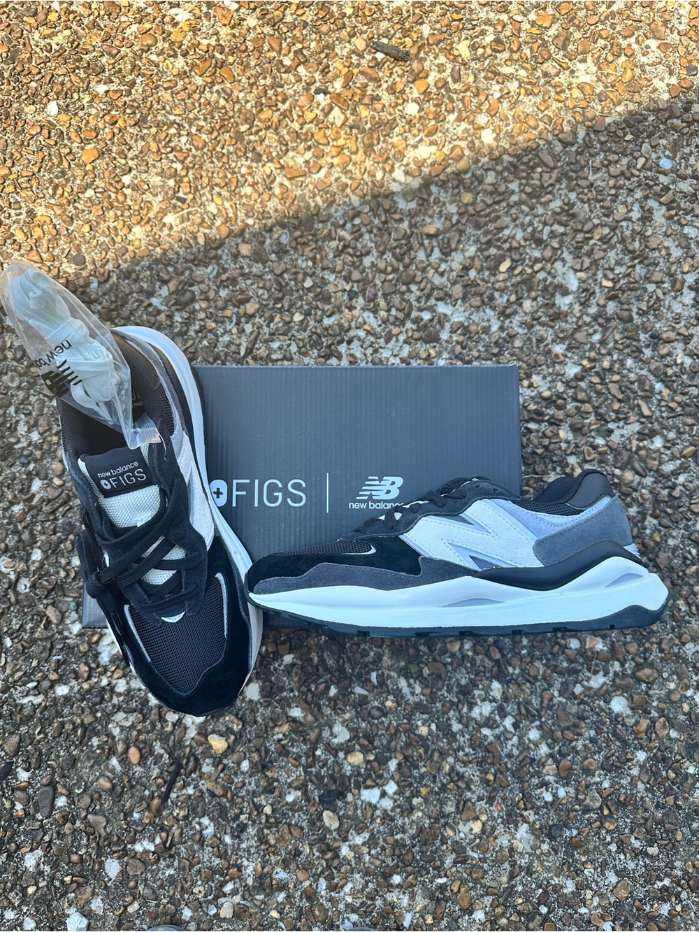 FIGS NEW BALANCE 5740 SNEAKER COLLAB Black white UNISEX Men’s 7 Women’s 8.5 NIB